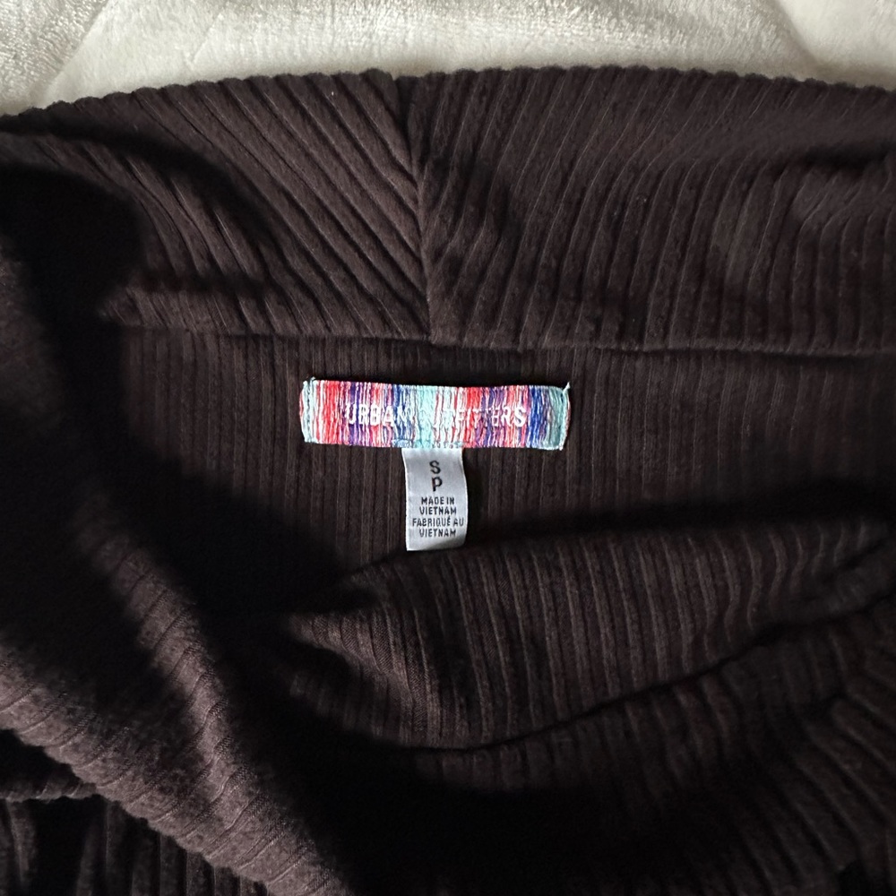 UO hailey foldover off the shoulder top